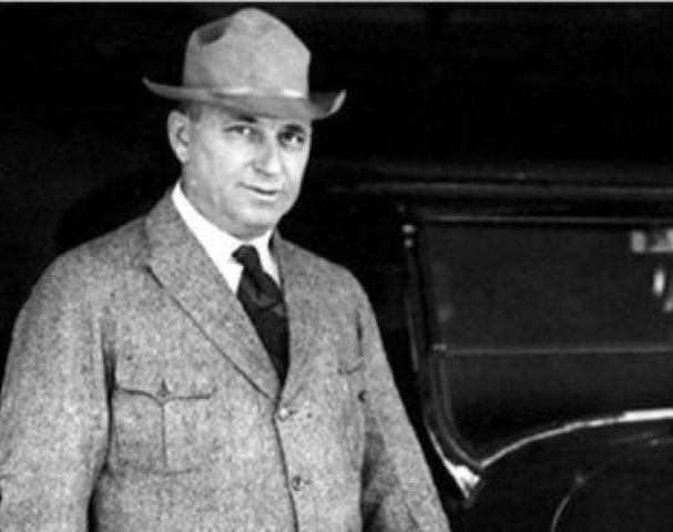 В сентябре 1908 года американский предприниматель Уильям Крапо Дюрант основал корпорацию Генерал Моторс